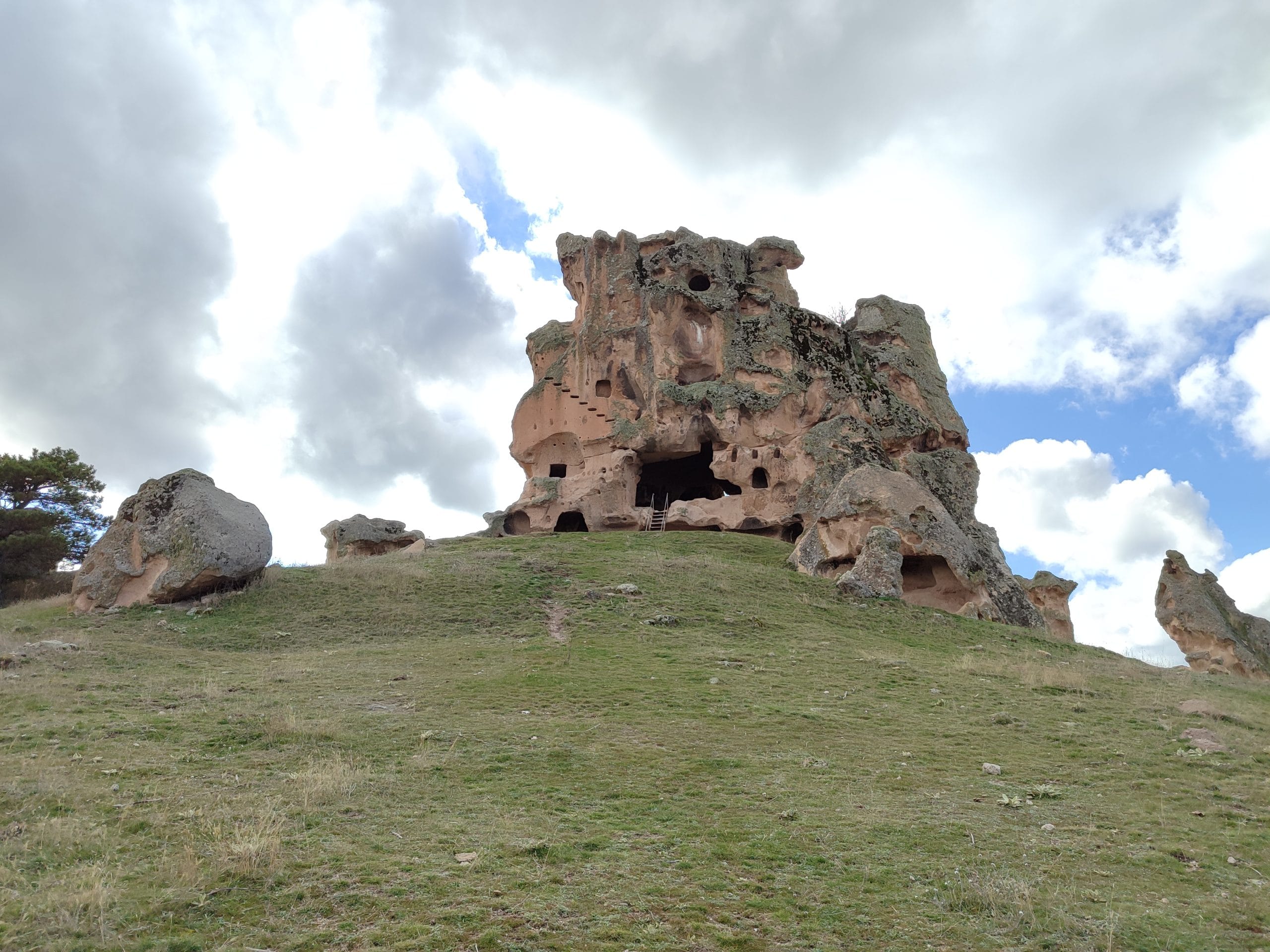 frig-vadileri-doğanlı-kale-deveboynu-kale00017