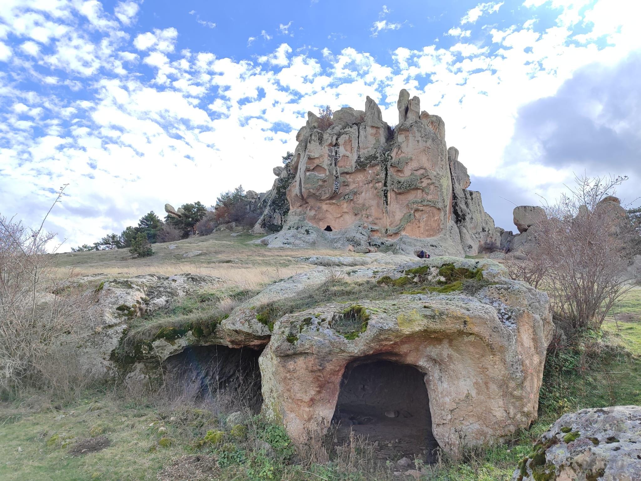 frig-vadileri-doğanlı-kale-deveboynu-kale00173